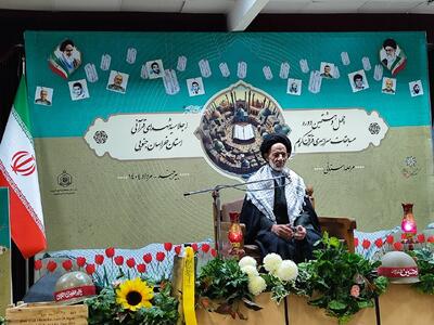 مفاهیم قرآن کریم خاشع کننده قلوب در برابر حق است