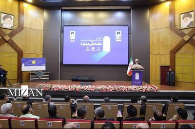 عارف: باید با نهاد‌های علمی جهان ارتباط تنگاتنگ داشته باشیم