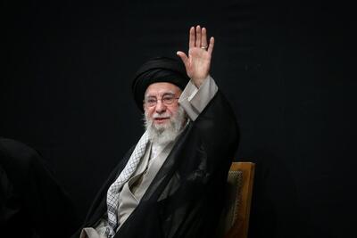 تصاویری از حضور رهبری در مراسم بزرگداشت شهدای جنگ تحمیلی اخیر