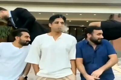 آواز شاد؛ پسرا اومدن چالش خوندن آهنگ خارجی برن نباید بخندن تو دهنشون آبه ولی ترکیدن