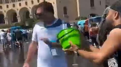 آب بازی خیابانی مظفری زاده در ارمنستان!