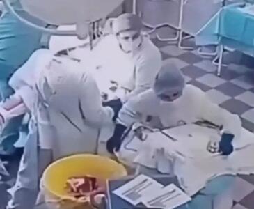 ببینید/ ادامه جراحی توسط پزشکان روسی در زمان وقوع زلزله ۸ ریشتری