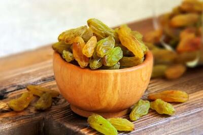 طرز تهیه کشمش سبز به دو روش سنتی و سریع