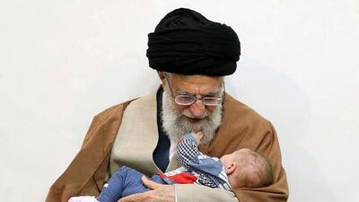 فیلم /  تولد یک میلیون پوندی نوه رهبری انقلاب در انگلیس / پدر عروس رهبری رونمایی کرد !