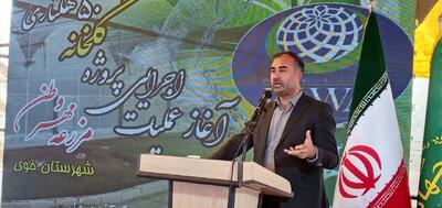 کلنگ‌زنی بزرگ‌ترین گلخانه هیدروپونیک آذربایجان‌غربی