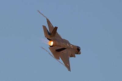 یک جنگنده اف-۳۵ سقوط کرد