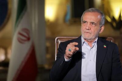 خارجی‌ها تجاوز را محکوم می‌کنند اما برخی ایرانی‌ها در خط دشمنان حرکت می‌کنند.