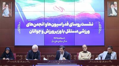 وزیر ورزش: چسبیده‌های بی‌اثر در ورزش، باید بروند/ با «دست پر» پرچم ایران را برافراشته می‌کنیم - پارس فوتبال