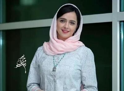 عکس دیده نشده از ترانه علیدوستی در کنار نقی معمولی و همسرش هما با ی تیپ ساده اما خفن