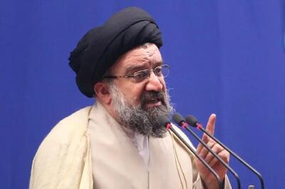 احمد خاتمی: ملت شجاع ما وقتی موشک می‌خوردند، روی پشت بام می‌رفتند ببینند چه خبر است، اما تل آویو شهر اشباح شد / نصرت الهی همه جا پیروزی بر دشمن نیست /در جنگ ۱۲ روزه محبوبیت رهبری چندین برابر شد