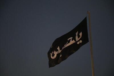 مراسم اهتزاز پرچم امام حسین(ع) و آغاز رسمی خدمت‌رسانی به زایران اربعین مرز چذابه برگزار شد