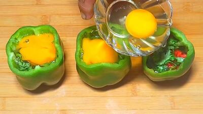 طرز تهیه فلفل دلمه با تخم مرغ صبحانه آسان!