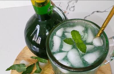 طرز تهیه شربت نعنا و راز معلق موندن تخم شربتی فقط با چند قلم!