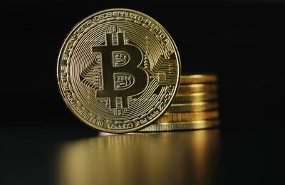 بیت‌کوین به کف هفتگی رسید؛ سرمایه‌گذاران در سطوح حمایتی وارد شدند