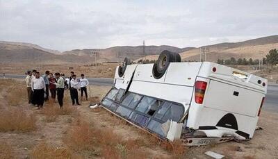 واژگونی مینی‌‌بوس در گردنه صلوات‌آباد سنندج با ۱۴ مصدوم