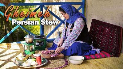 پخت قیمه سیب زمینی اصیل با سالاد شیرازی توسط یک بانوی روستایی (فیلم)