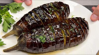 دیگه بادمجان را پوست نگیر و سرخ نکن / طرز تهیه بادمجان پخته شده با سیر و جعفری