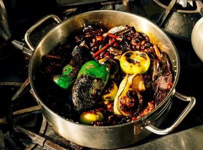 ترفند ساده و سریع برای رفع بوی سوختگی غذا