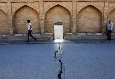 خطر فرونشست زمین بیخ گوش ۷ استان؛ ۷۰هزار سال باید صبر کرد تا آب‌های زیرزمینی برگردند!