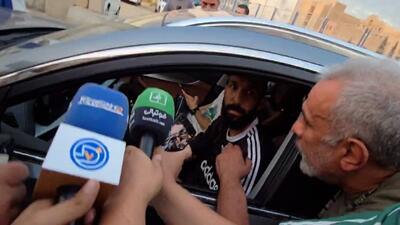 خروج بازیکنان استقلال از محل تمرین و سلفی با هواداران