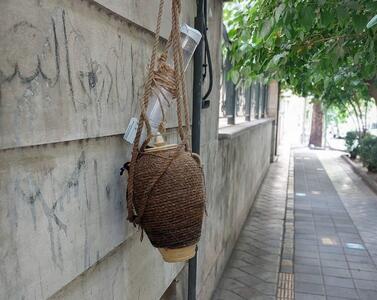 آب خنک کوزه‌ای وسط پیاده‌رو