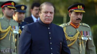 استقبال «نواز شریف» از «پزشکیان» در فرودگاه لاهور