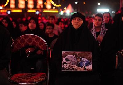 مادر شهیدان خالقی‌پور: شهدا را انحصاری نکنیم/تقدیر از مادران شهدا در محرم شهر - تسنیم