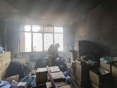 آتش‌سوزی در مجتمع 5 طبقه خیابان فرخ اصفهان