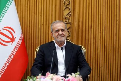 کاشت یک نهال درخت توسط پزشکیان در کاخ نخست وزیری پاکستان (فیلم)
