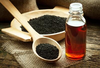 7 خواص مالیدن روغن سیاه دانه به شکم و کاربردها