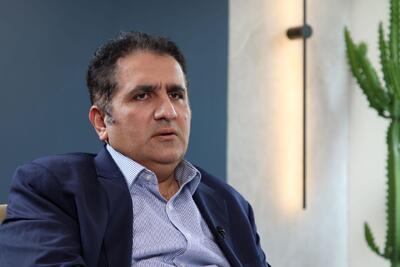 بازدارندگی هسته‌ای ایران مستلزم این است که مثلا ۱۰ بمب هسته‌ای را تست کنید که از میان آن‌ها، حداقل نیمی به صورت کلاهک روی موشک بالستیک باشد؛ از یک نقطه بلند شده و وسط کویر لوت، زمین بخورد/ تست این مقدار بمب، یعنی نه تنها تکنولوژی دارم، بلکه توان تکرارش را هم دارم