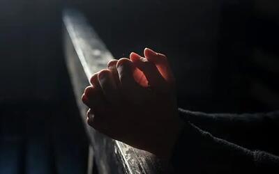 ماجرای جوانی که بدنش دنیا را وارونه حس می‌کند