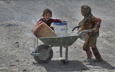 آبی که در کویر می‌سوزد