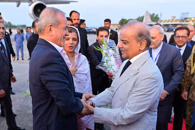 کاشت نهال در کاخ نخست وزیری پاکستان توسط مسعود پزشکیان+تصویر
