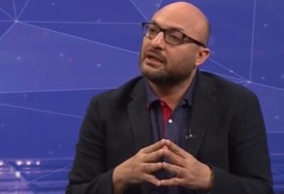 مفسر معروف سرمربی تیم لیگ دویی (عکس)