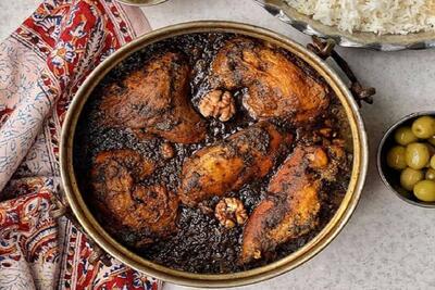طرز تهیه مرغ ترش‌یزدی، لذتی سنتی و بی‌نظیر (فیلم)