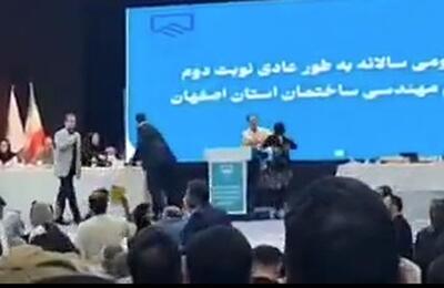 کتک‌زدن خانم مهندس در یک جلسه کاملا رسمی