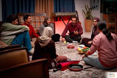 عکس بهبود، هما و فهیمه در پشت صحنه سریال پایتخت؛ سال 1394 را در ادامه مشاهده می کنید.