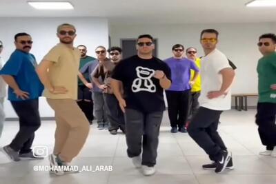آواز شاد؛ پسرا جمع شدن دورهم رقص شکم رو ویبره میرن چربی سوزیشون تضمینیه