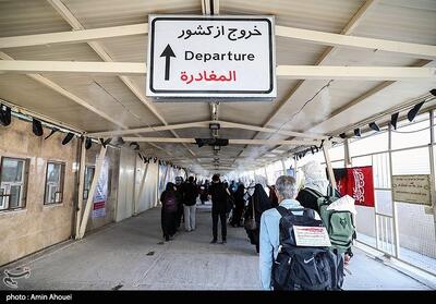 شور حسینی زائران اربعین در پایانه مرزی مهران+فیلم - تسنیم
