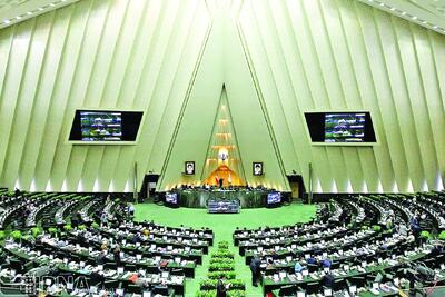 نورافکن مجلس روی اقتصاد جنگ
