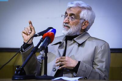 جلیلی: عده‌ای دوباره دم از مذاکره می‌زنند / بنی اسرائیل پس از پیروزی بر فرعون و در غیاب پیامبرشان، گوساله‌پرست شدند