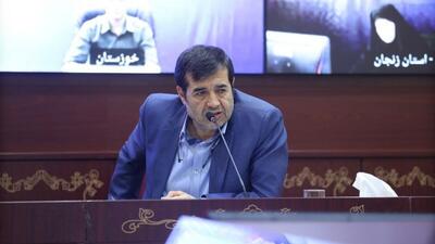 دنیامالی: نصف پول یک بازیکن را بدهید، چمن استادیومتان را درست کنید!