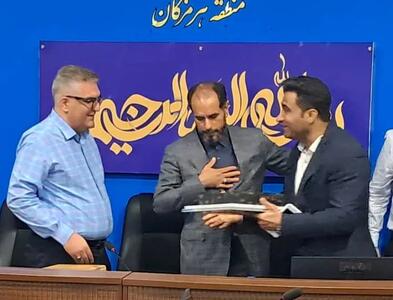 تجلیل از خدمات محمد ربیعی در حوزه تأمین و توزیع فرآورده‌های نفتی