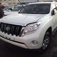 مزایده فروش دو دستگاه خودروی سواری تویوتا پرادو سفید مدل 2008 و هیوندا سانتافه