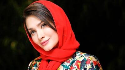 عکس ها / نگاهی به چیدمان فوق لوکس ساناز سعیدی، صدیقه  بچه مهندس/ از تابلوی قدی چهره خانم بازیگر تا مبلمان و کتابخانه دنج و خوشرنگ !