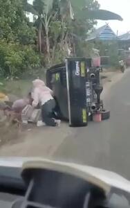 فیلم واژگونی وانت حامل زن و کودک