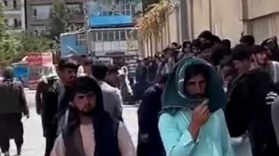 تصاویر صف طولانی افغان‌ها برای بازگشت به ایران!