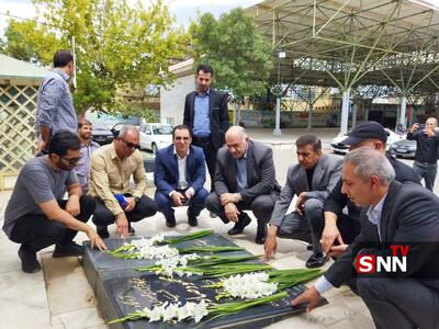 غبارروبی مزار شهید «محمود صارمی» در بروجرد