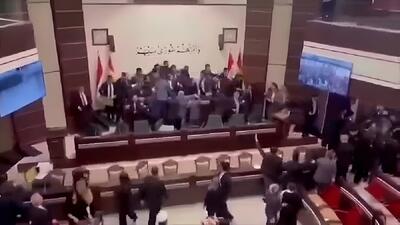 ‌کتک‌کاری و پرتاب کفش در پارلمان عراق (فیلم)